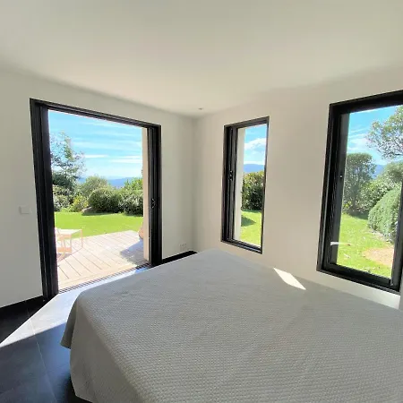 De Luxe Vue Mer Et Piscine Villa *