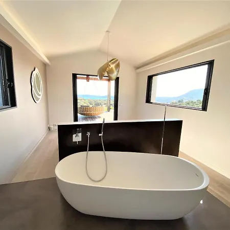 De Luxe Vue Mer Et Piscine